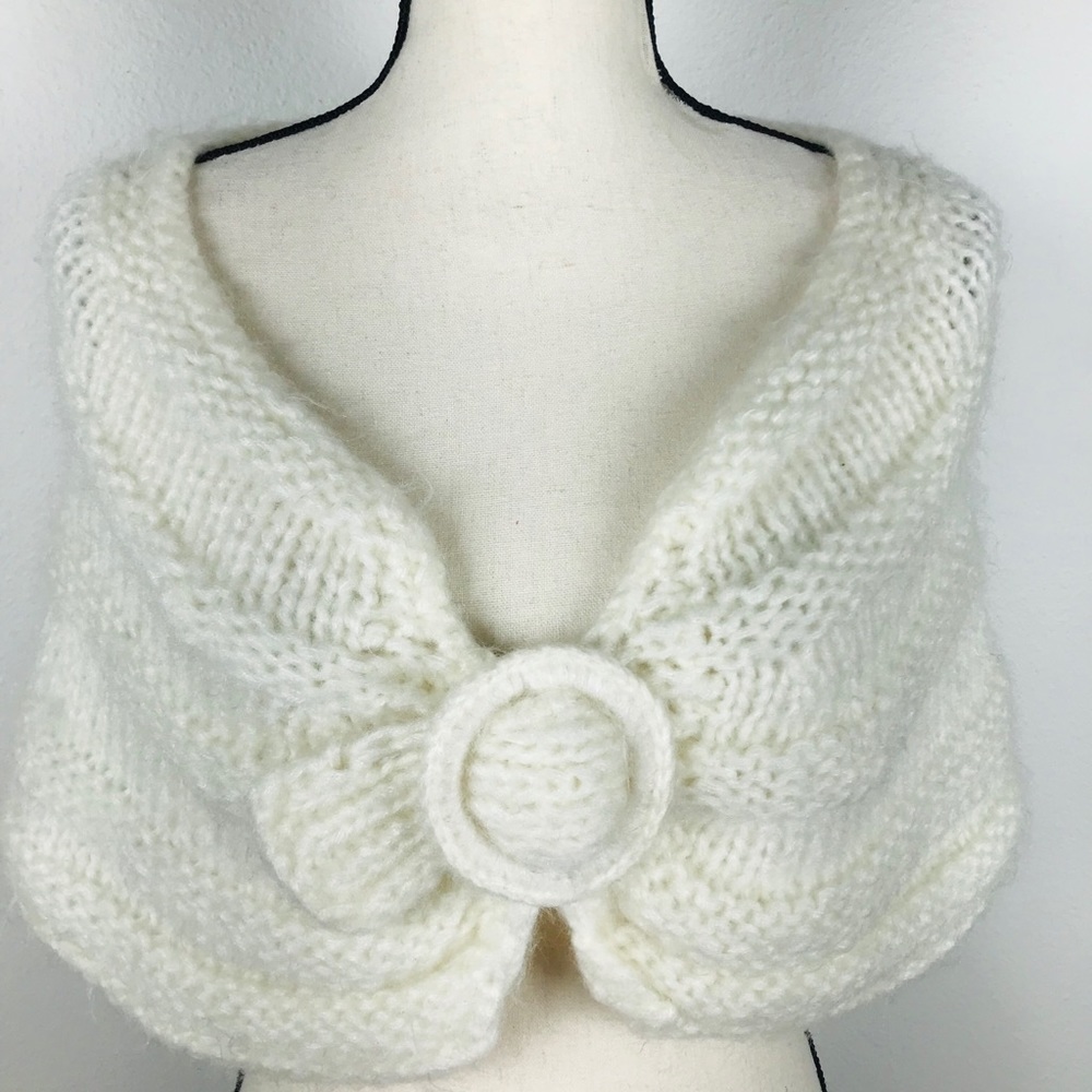 JOLIA CREME HAND MADE BUCKLE BOLERO VEST